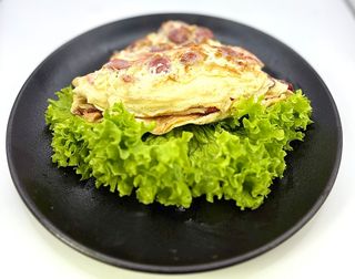 Omleta cu cabanos si bacon