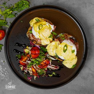 Oua Benedict cu bacon