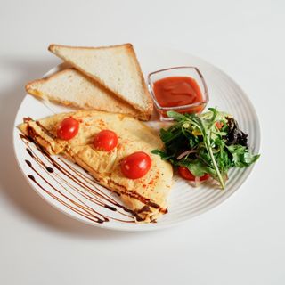 Омлет с сыром и микс салата 