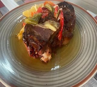 1/2 codillo de cerdo al horno con patatas