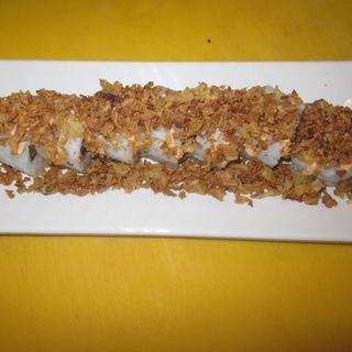 73-Uramaki Aguacate, Wakame, Pepino Y Cebolla Frita (8 Pzs.)