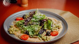 Гарден фитнес салат с хумусом