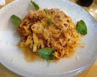Tagliatelle De Huevo Con Salsa Boloñesa
