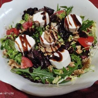 Ensalada Rulo De Cabra