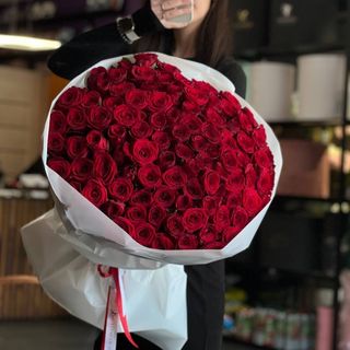 101 червона троянда