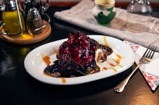 Papanasi cu ciocolata si afine 1 bucata