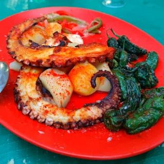 Pulpo a la Chapa con Pisto