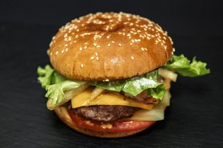 Бургер с плескавица (350г)