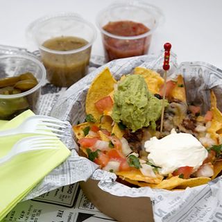 NACHOS CHILI CON CARNE