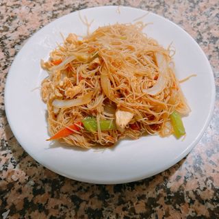 39. Fideos De Arroz Con Pollo