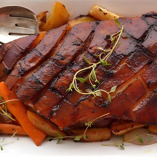 BBQ carsko meso s dinstanim kiselim kupusom