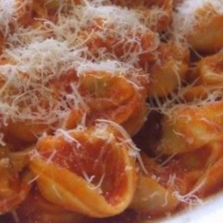 Tortellini de espinacas y requeson en salsa marinara 