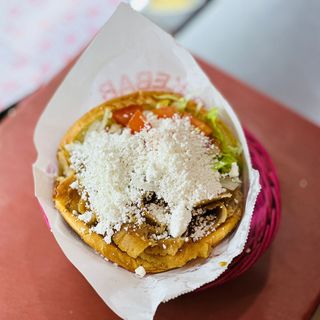 Döner kebab con queso