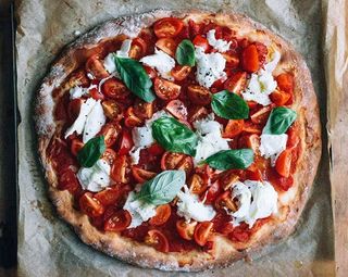 Margherita (veg) pizza