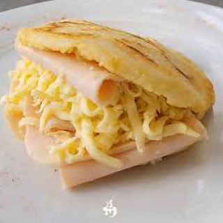 Arepa Jamón y quesso