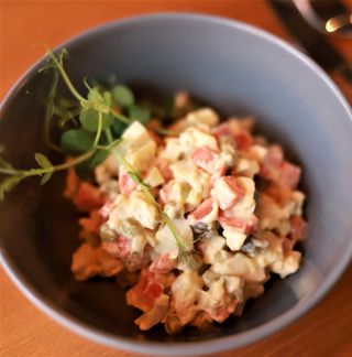 Салат Олів'є з куркою (150г)