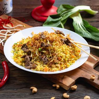 71. Ryż smażony z wołowiną