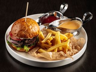 Бургер з яловичою котлетою (490g)