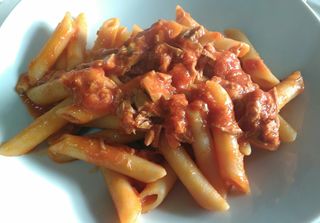 penne sugo e tonno