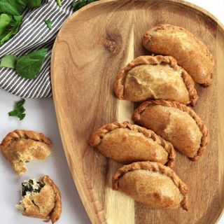 Mini Empanadilla De Espinacas Con Queso De Cabra