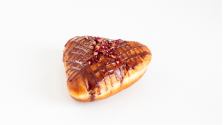 Mleczna czekolada z czarną porzeczką