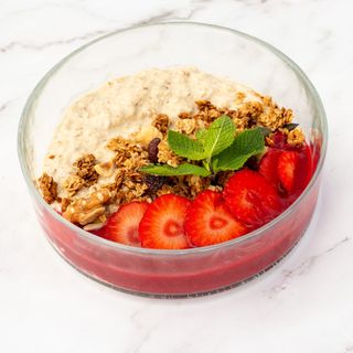 Bowl avena con fresas y frambuesas