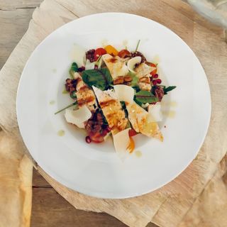 Sałatka z grillowanym kurczakiem