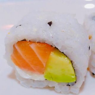 23 Uramaki Salmón Ahumado (8 Uds.)