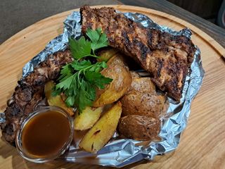  Ребра BBQ з картоплею (200/150/30г)