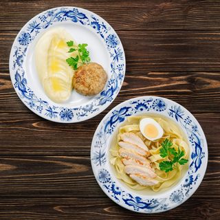 Мама спокійна: пюре, котлета зі свинини та бульйон