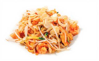 282. Fideos Thai con Mariscos