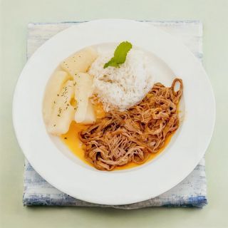 Ropa Vieja Con  Arroz Blanco Y Patatas