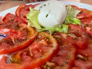 Caprese Tomate Especial, Mozzarella, Albahaca Y Orégano