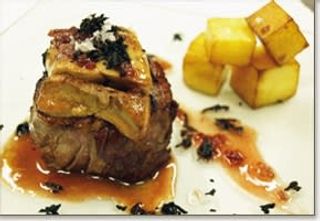 Solomillo de buey con foie a la brasa y salsa de trufa