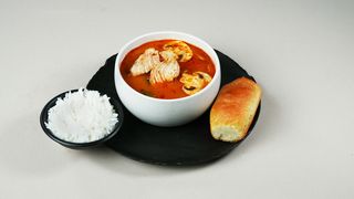 ტომ იამი ქათმით  ბრინჯი  პური