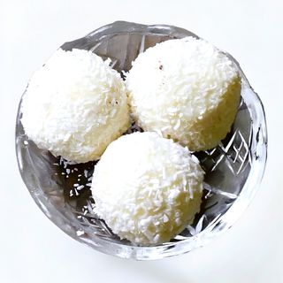 Бял трюфел с кокос и цял лешник