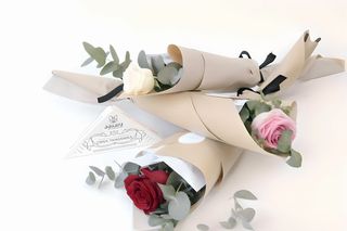 Single blush-pink rose bouquet