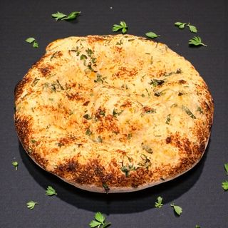 Focaccia cu parmezan si patrunjel