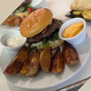 Hamburguesa De Angus Con Pan Brioche
