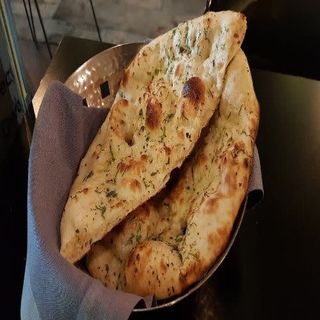 106. Naan Con Ajo Y Picante