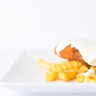 Pechuga De Pollo Empanada Con Salsa Roquefort