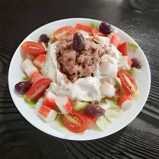 Зелена салата с риба тон