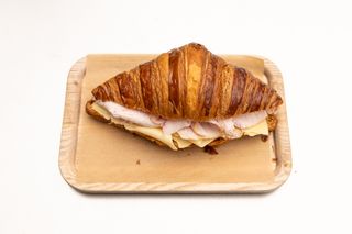 Круасан з індичкою, 155 г