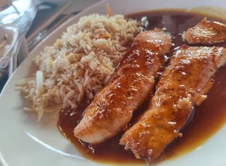 Salmón A La Plancha Con Arroz