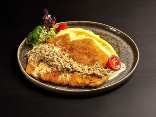 Шніцель зі свинини з картопляним пюре та трюфелем (300/150/100g)