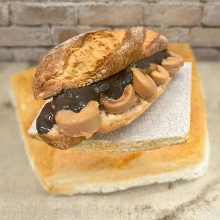 “EL MARINERO” bocadillo en pan rústico.