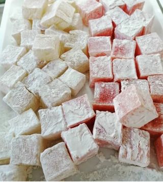 Ratluk sa šećerom u prahu