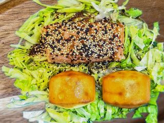 12A. Teppanyaki Tataki Salmón Con Salsa Teriyaki Y Pan Frito