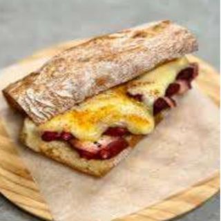 Bocata de polbo grellado con tetilla