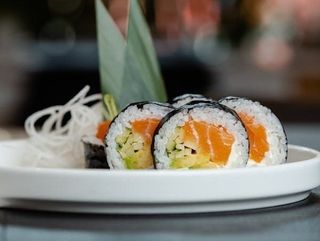 Futomaki Philadelphia maki sake